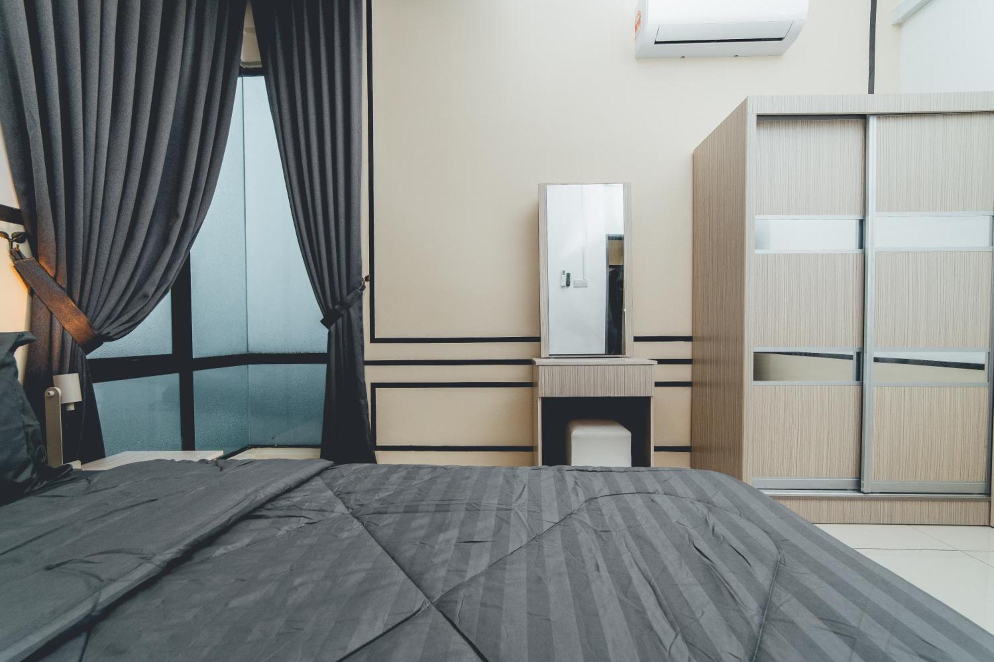 Marina 3br Shores Haven Nr Midvalley Ciq By Our